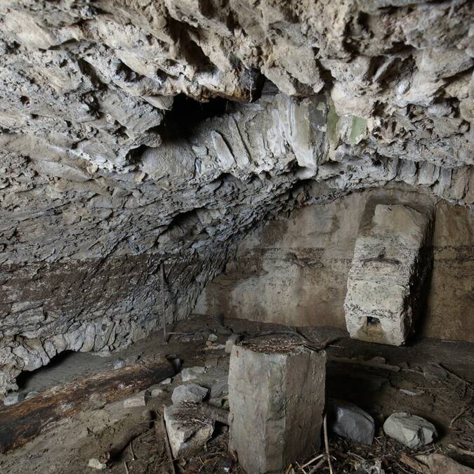 Chambre de la roue horizontale du moulin haut (Minerve), canon de sortie d'eau